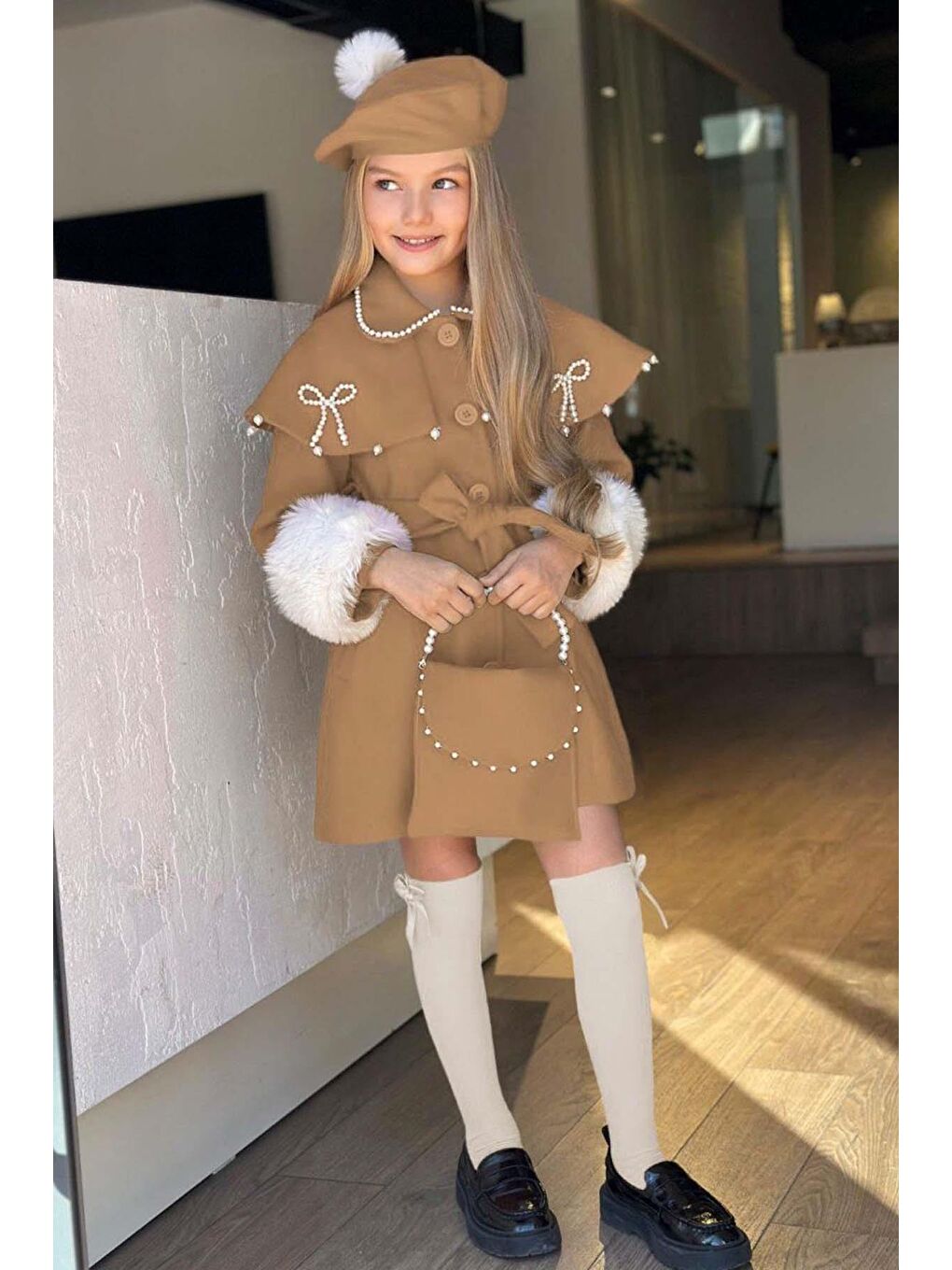 Kız Çocuk Boydan Yakası İnci Taş İşlemeli Şal Detaylı Kemerli Bej Kaşe