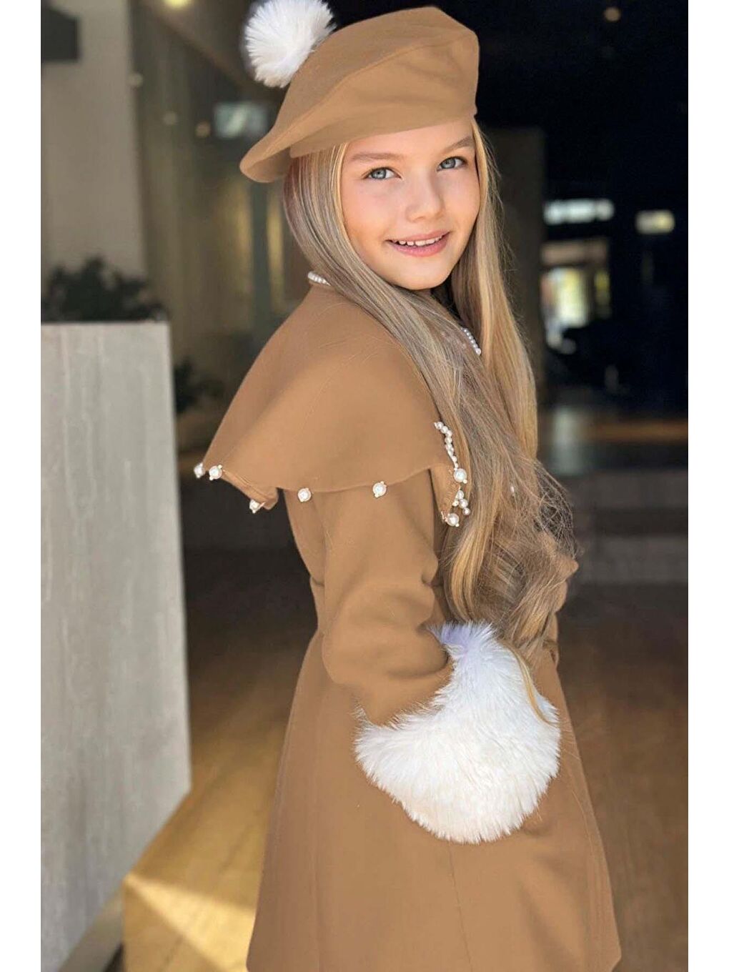 Kız Çocuk Boydan Yakası İnci Taş İşlemeli Şal Detaylı Kemerli Bej Kaşe-2