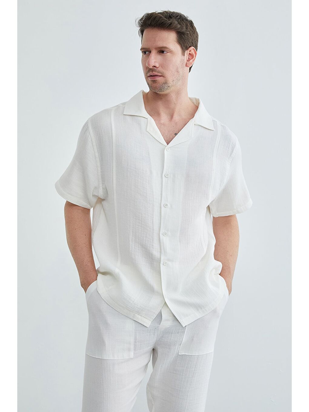 Beyaz Basic Müslin Kumaş Kısa Kol Gömlek