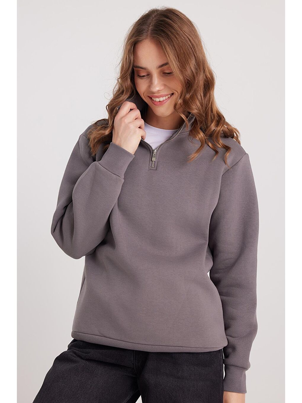 Kadın Relax Fit Rahat Kesim Pamuklu İçi Polarlı Yarım Fermuarlı Gri Dik Yaka Sweatshirt