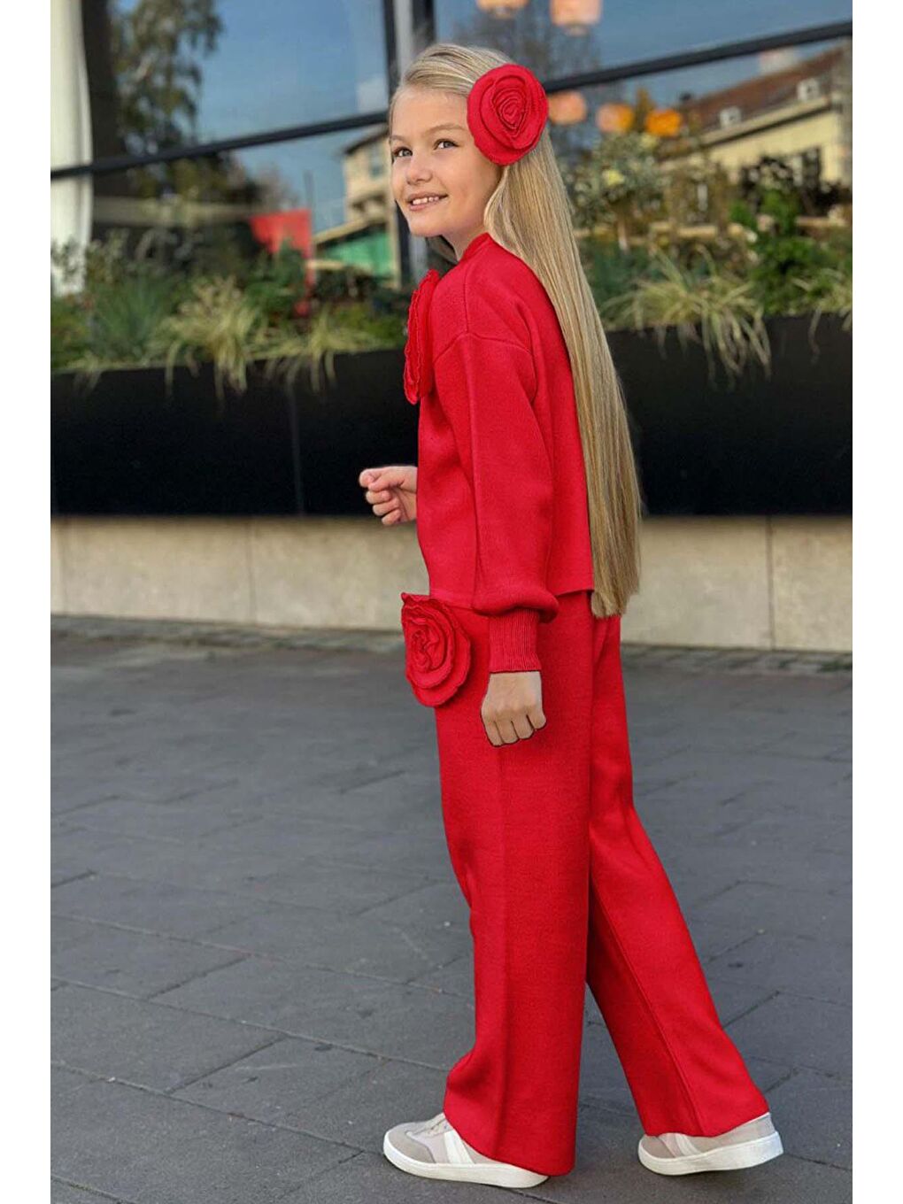 Kız Çocuk Balıkçı Yaka Omuzunda Gül Broşlu Kazak Bol Kesim Kırmızı Triko Alt Üst Takım-1