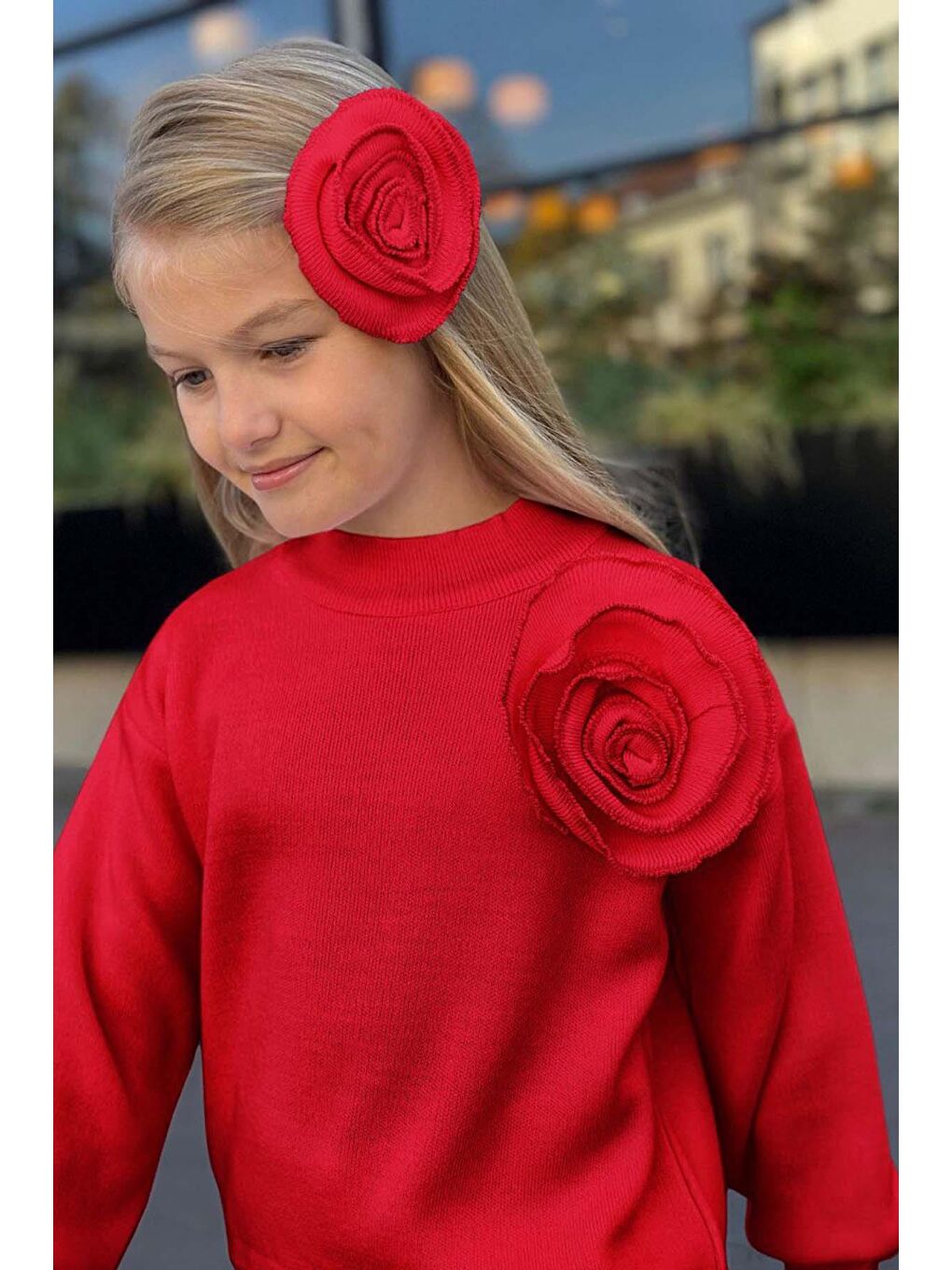 Kız Çocuk Balıkçı Yaka Omuzunda Gül Broşlu Kazak Bol Kesim Kırmızı Triko Alt Üst Takım-3