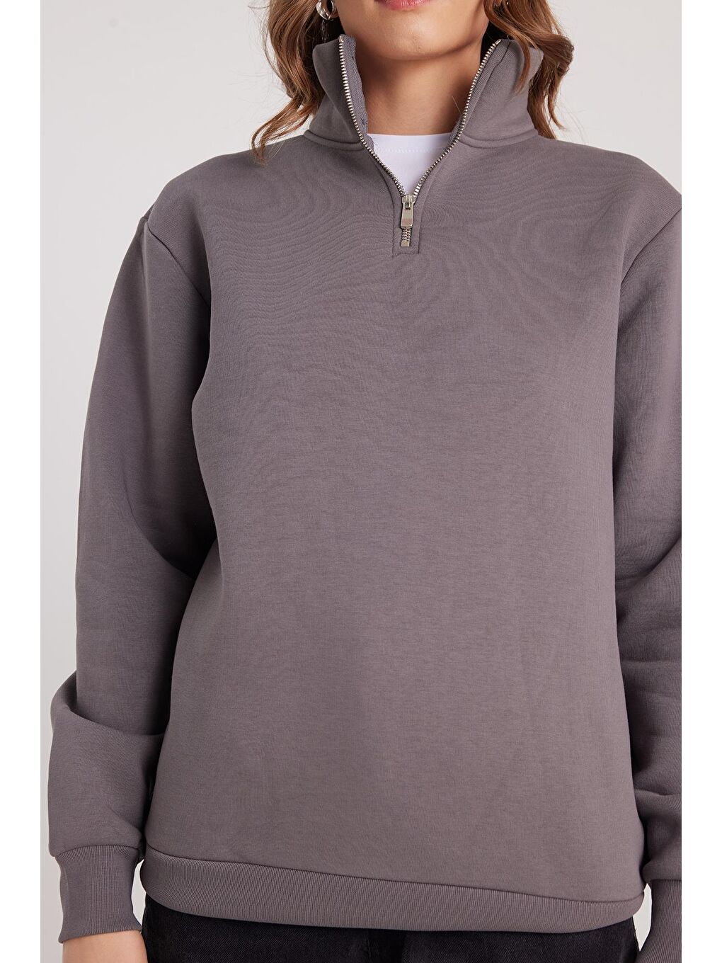 Kadın Relax Fit Rahat Kesim Pamuklu İçi Polarlı Yarım Fermuarlı Gri Dik Yaka Sweatshirt-2