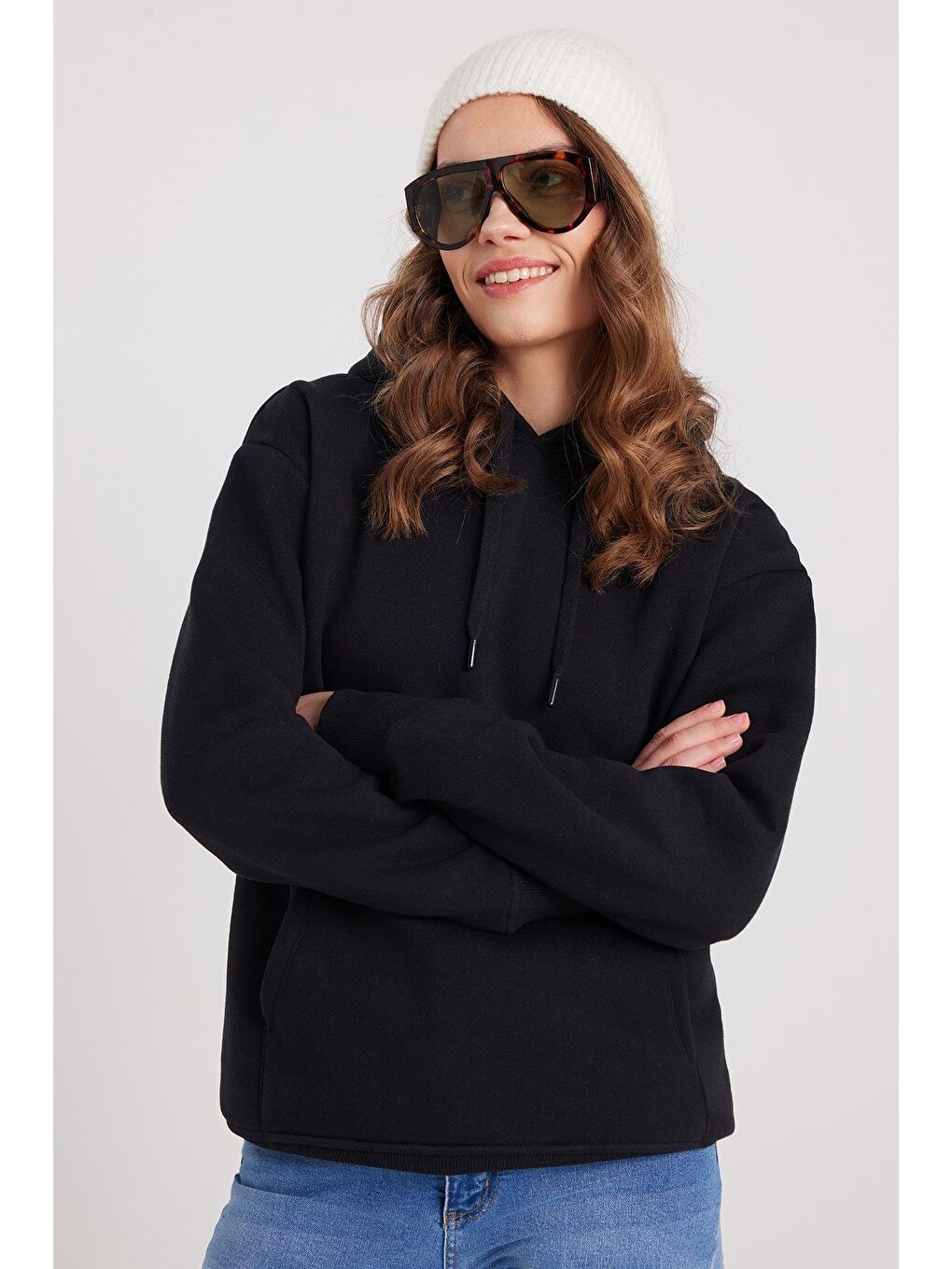 Kadın Oversize Geniş Kesim Pamuklu Yumuşak Dokulu İçi Polarlı Basic Siyah Kapüşonlu Sweatshirt