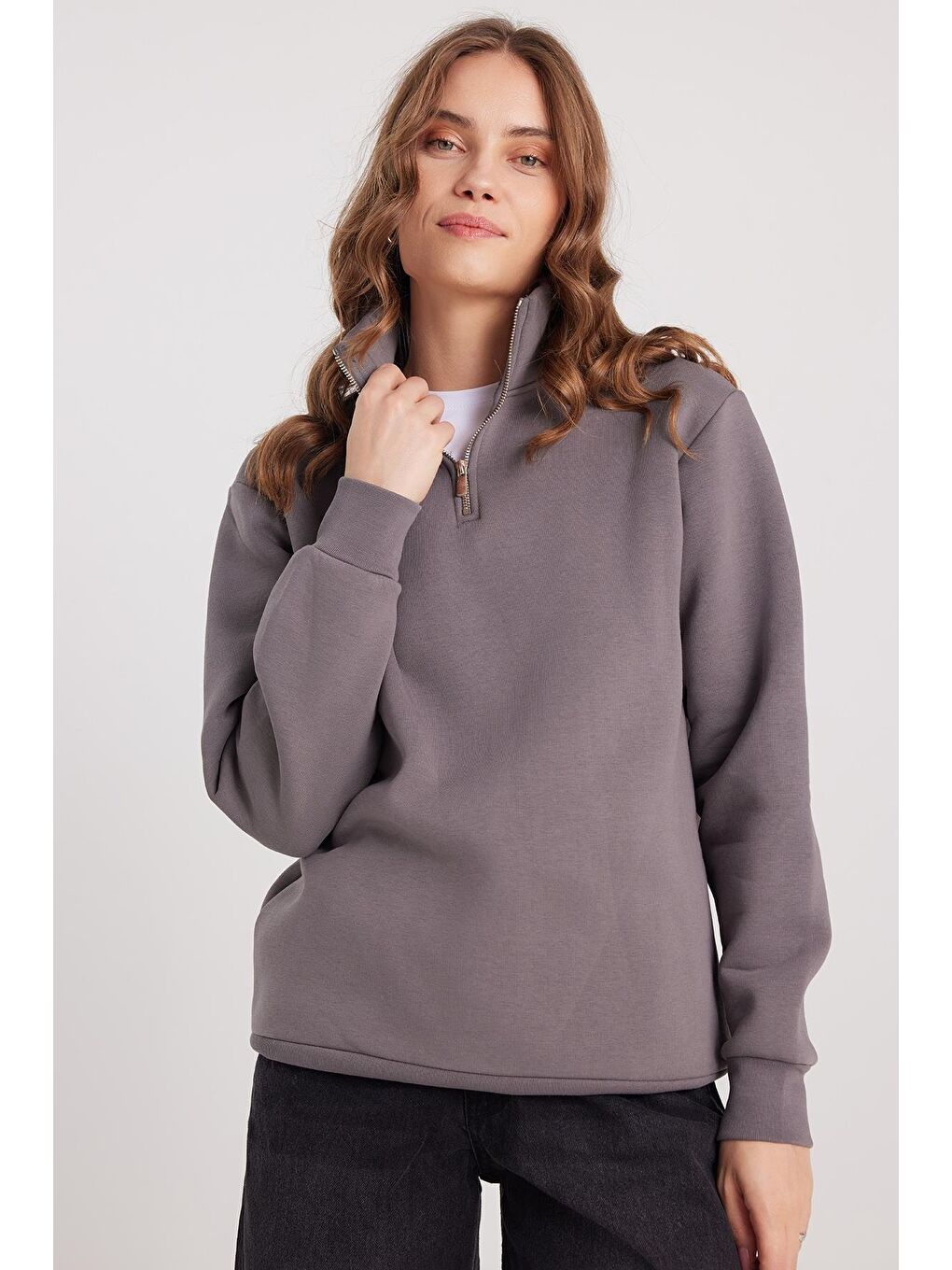Kadın Relax Fit Rahat Kesim Pamuklu İçi Polarlı Yarım Fermuarlı Gri Dik Yaka Sweatshirt-3