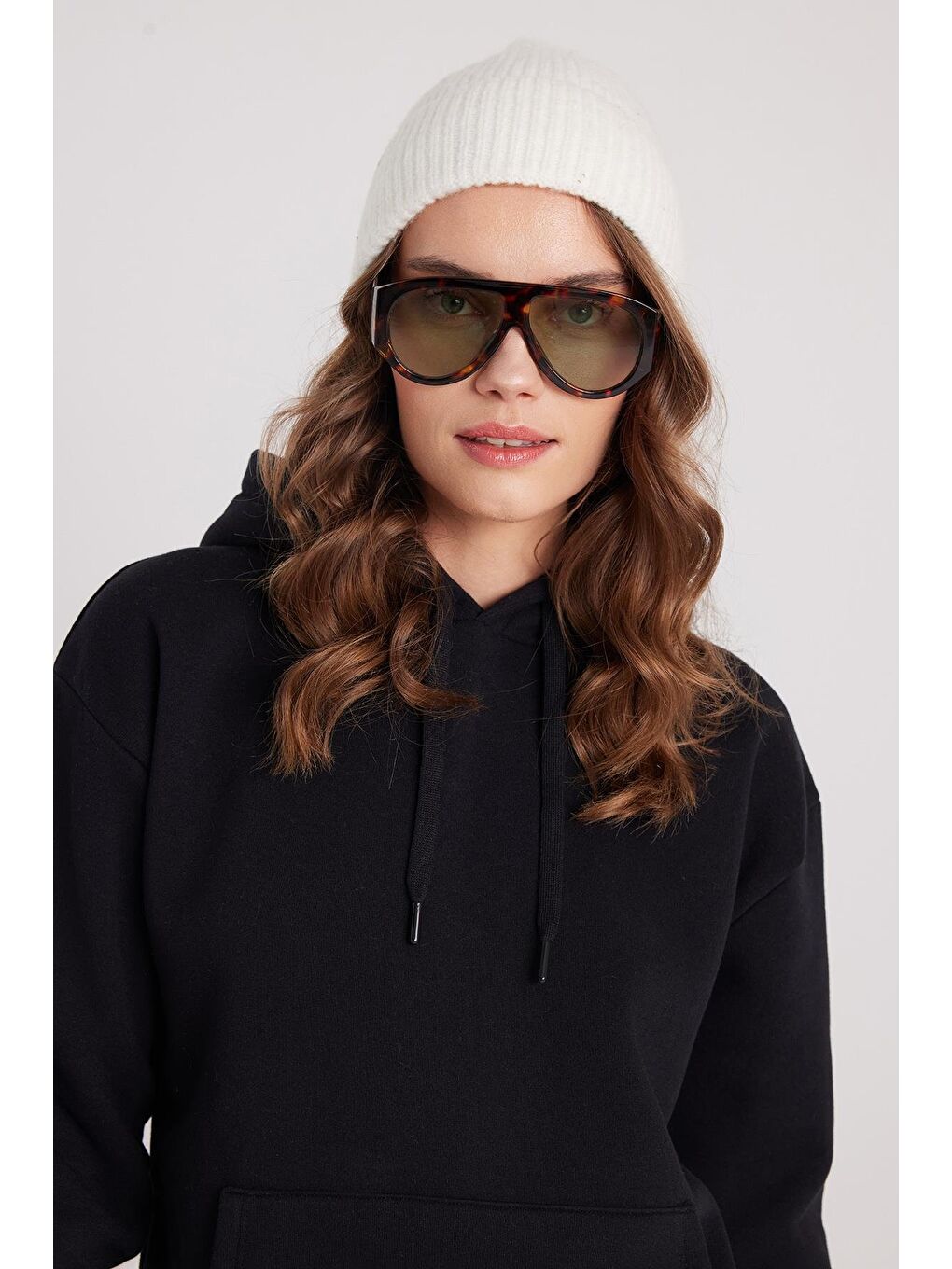 Kadın Oversize Geniş Kesim Pamuklu Yumuşak Dokulu İçi Polarlı Basic Siyah Kapüşonlu Sweatshirt-1