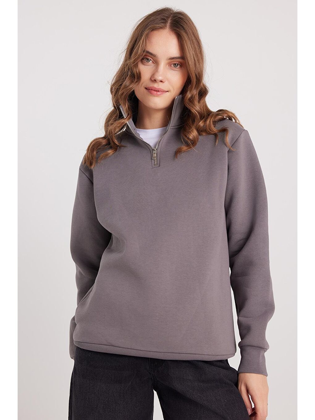 Kadın Relax Fit Rahat Kesim Pamuklu İçi Polarlı Yarım Fermuarlı Gri Dik Yaka Sweatshirt-4