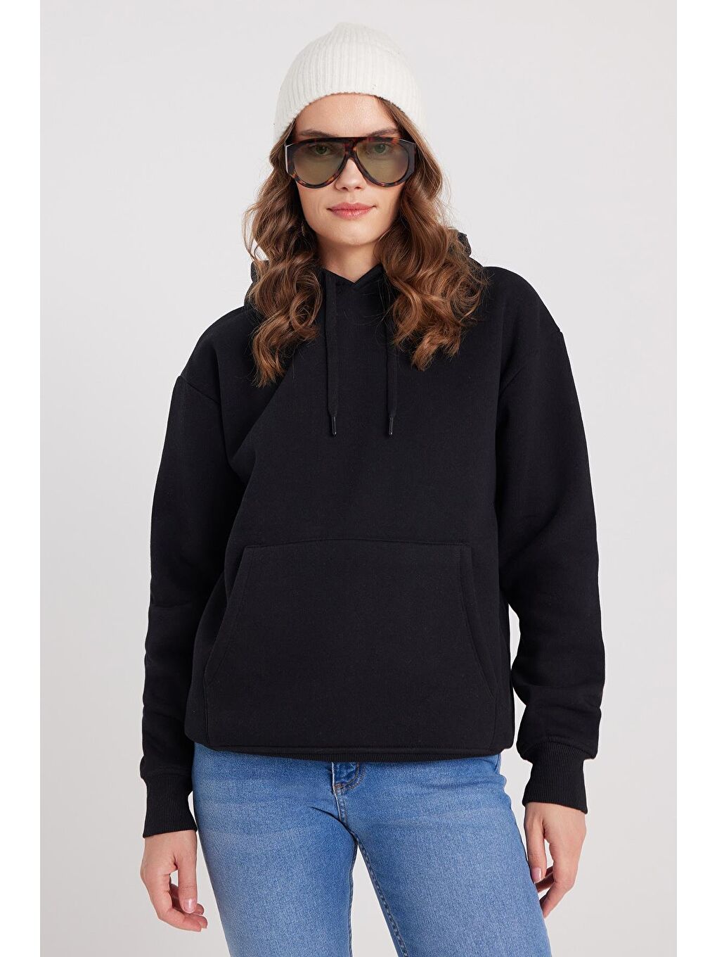 Kadın Oversize Geniş Kesim Pamuklu Yumuşak Dokulu İçi Polarlı Basic Siyah Kapüşonlu Sweatshirt-3