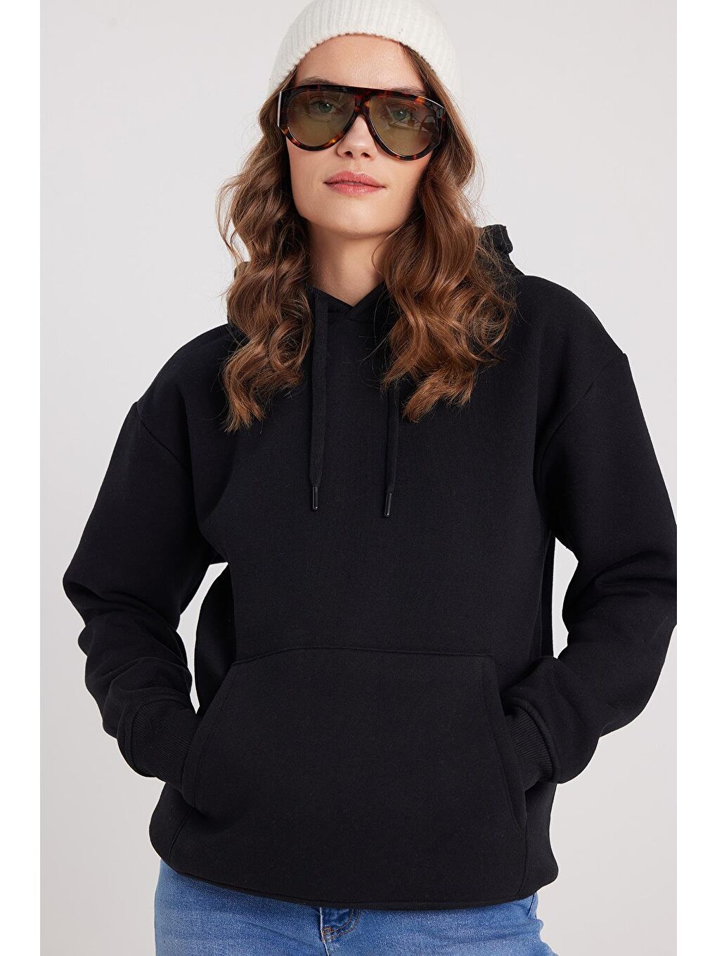 Kadın Oversize Geniş Kesim Pamuklu Yumuşak Dokulu İçi Polarlı Basic Siyah Kapüşonlu Sweatshirt-4