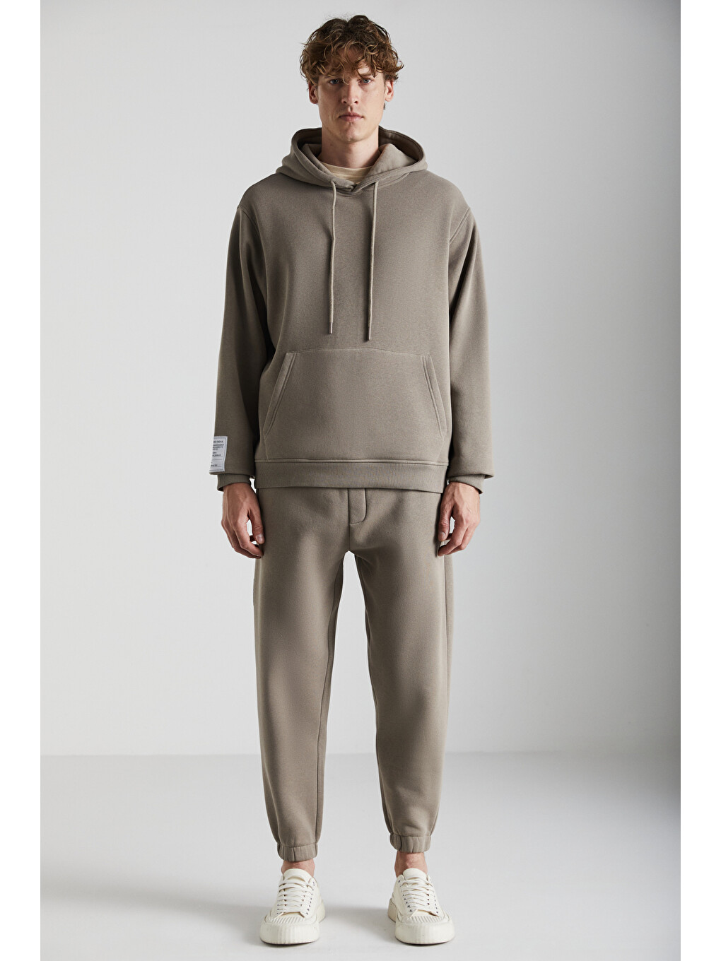 Bej Ashbourne Erkek Oversize Fit Kanguru Cepli Lastikli Paça Kol Etiket Detaylı Vizon Eşofman Takımı-1