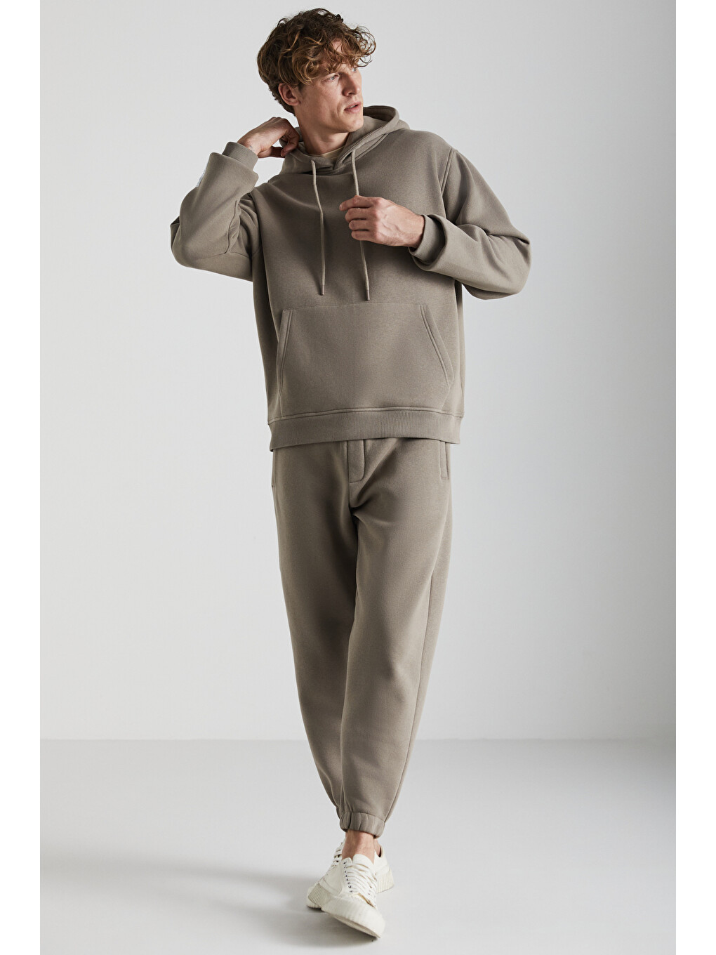 Bej Ashbourne Erkek Oversize Fit Kanguru Cepli Lastikli Paça Kol Etiket Detaylı Vizon Eşofman Takımı-2