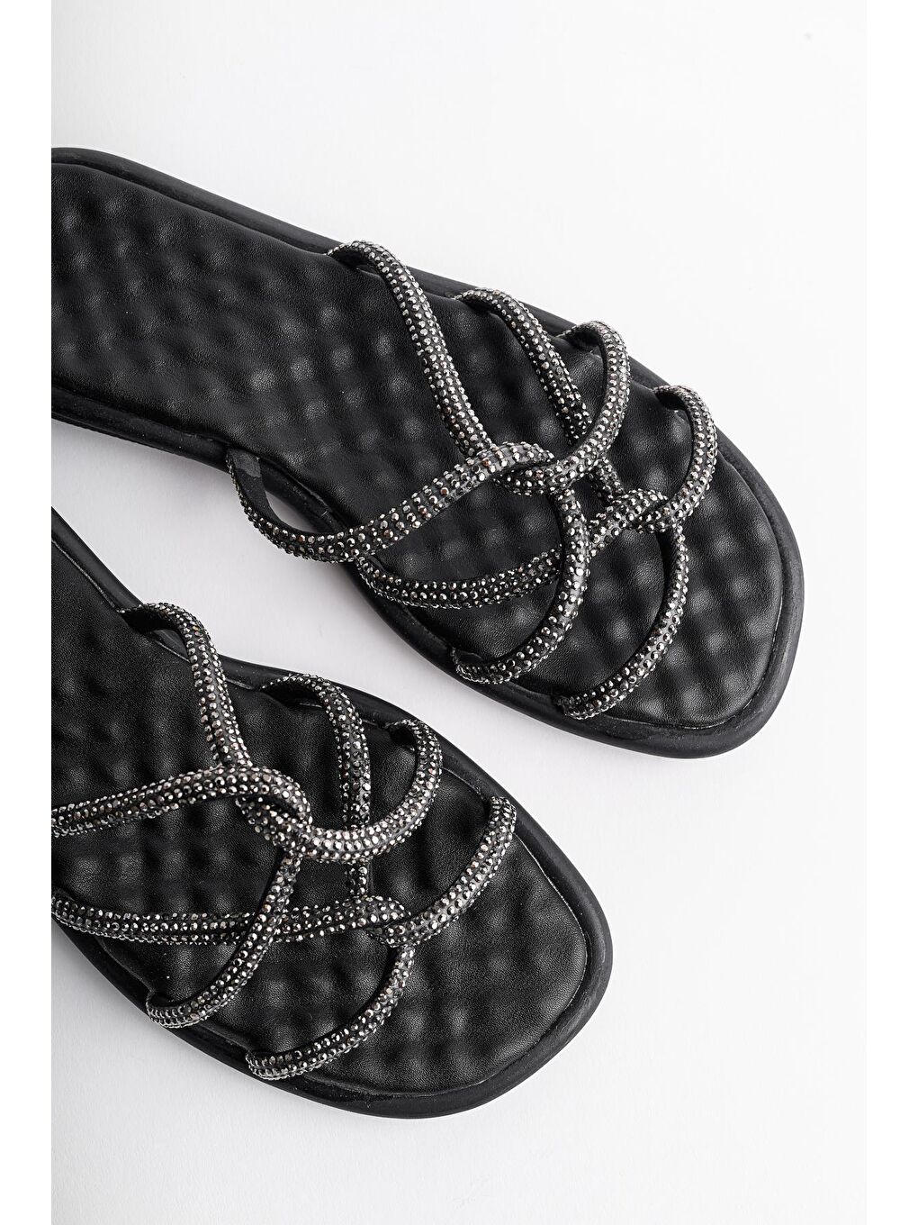 Siyah EMMA Kadın Günlük Ortopedik Taşlı Şık Tarz ve Rahat Terlik-2