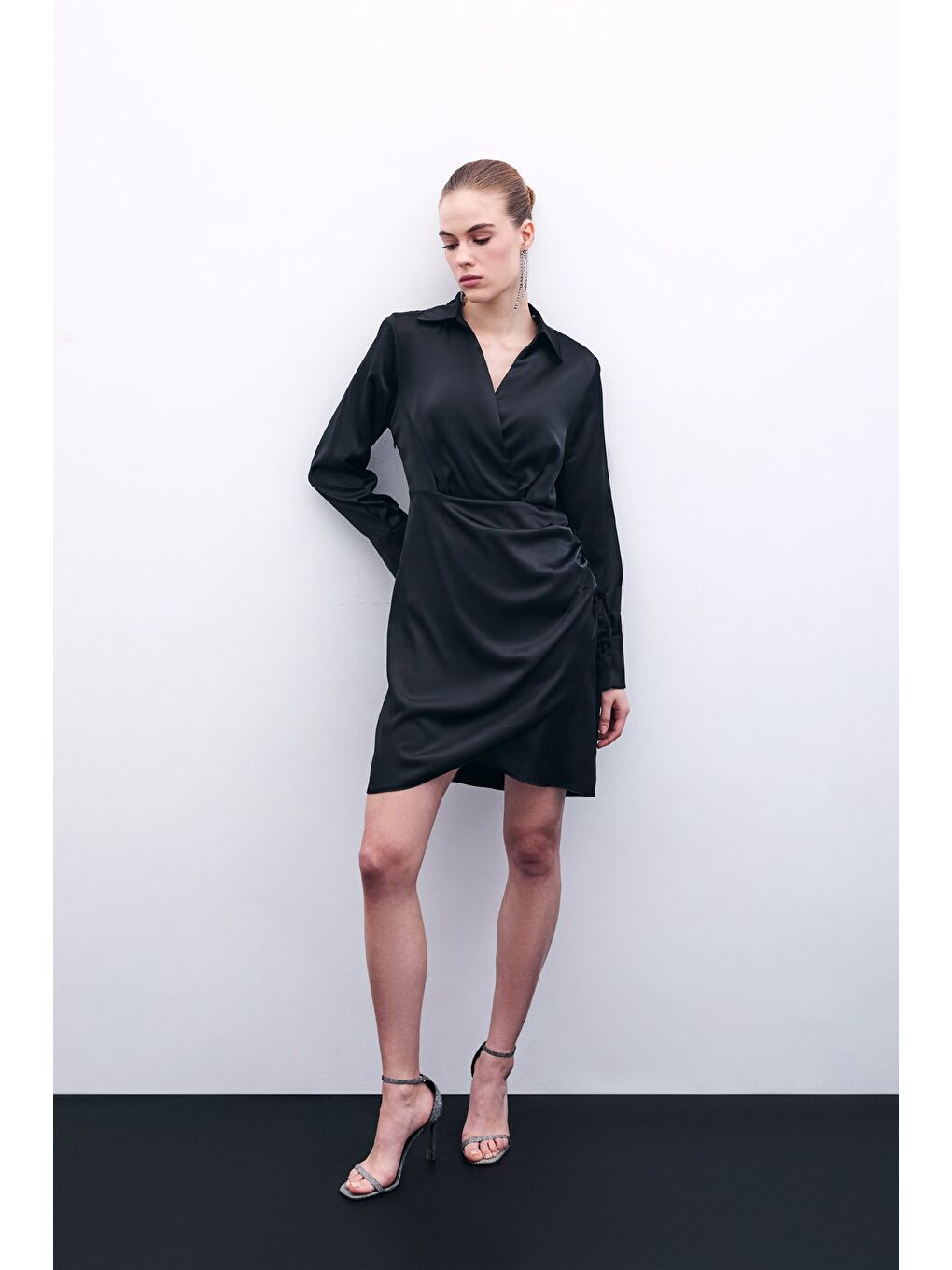Kruvaze Saten Elbise - Siyah