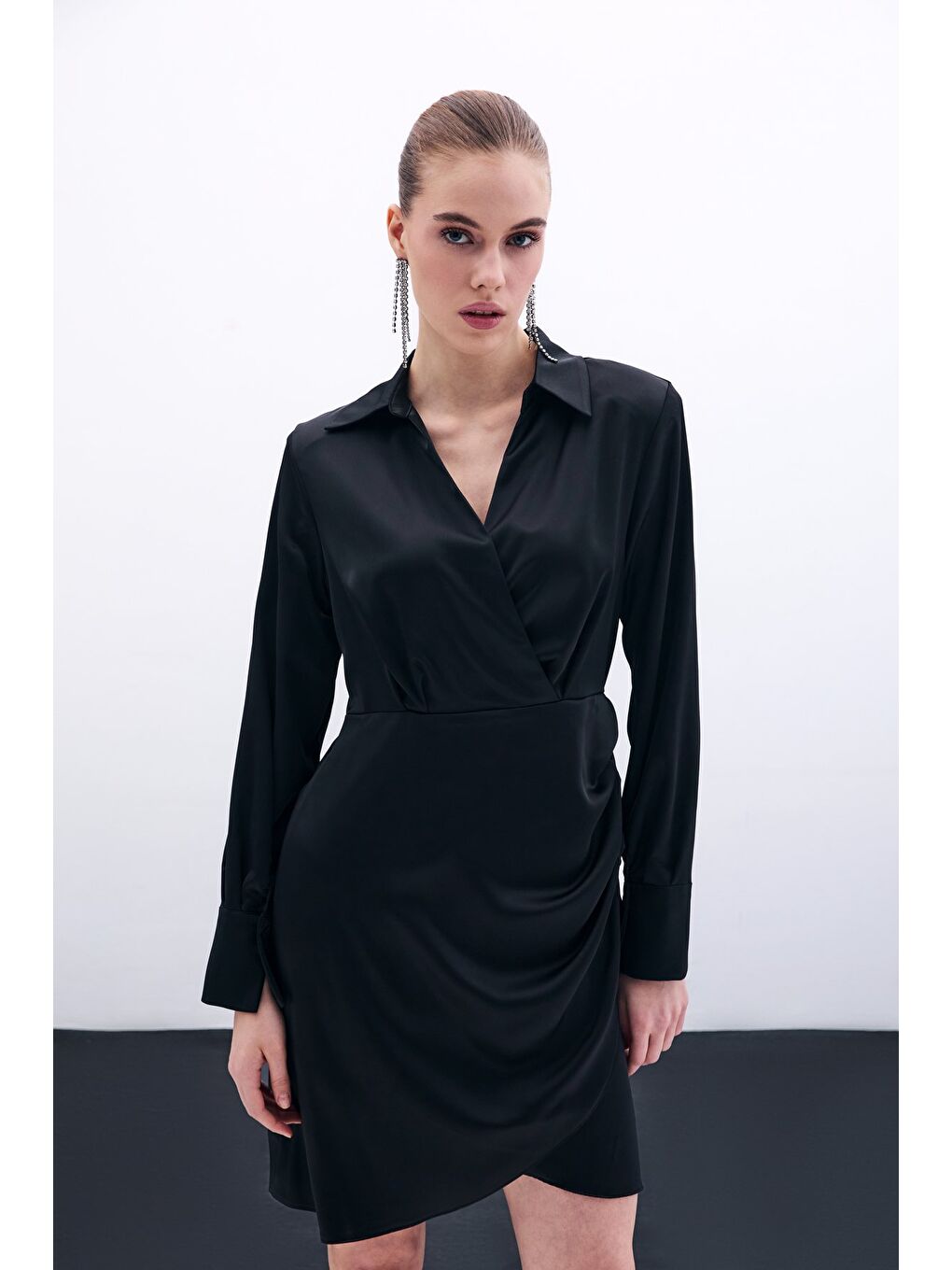 Kruvaze Saten Elbise - Siyah-3