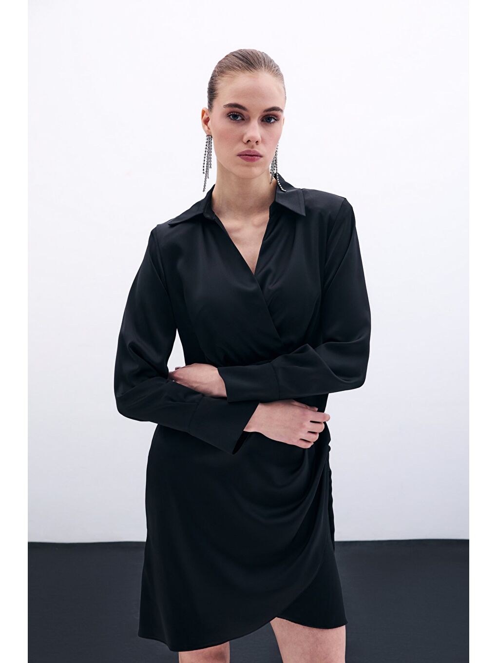 Kruvaze Saten Elbise - Siyah-4