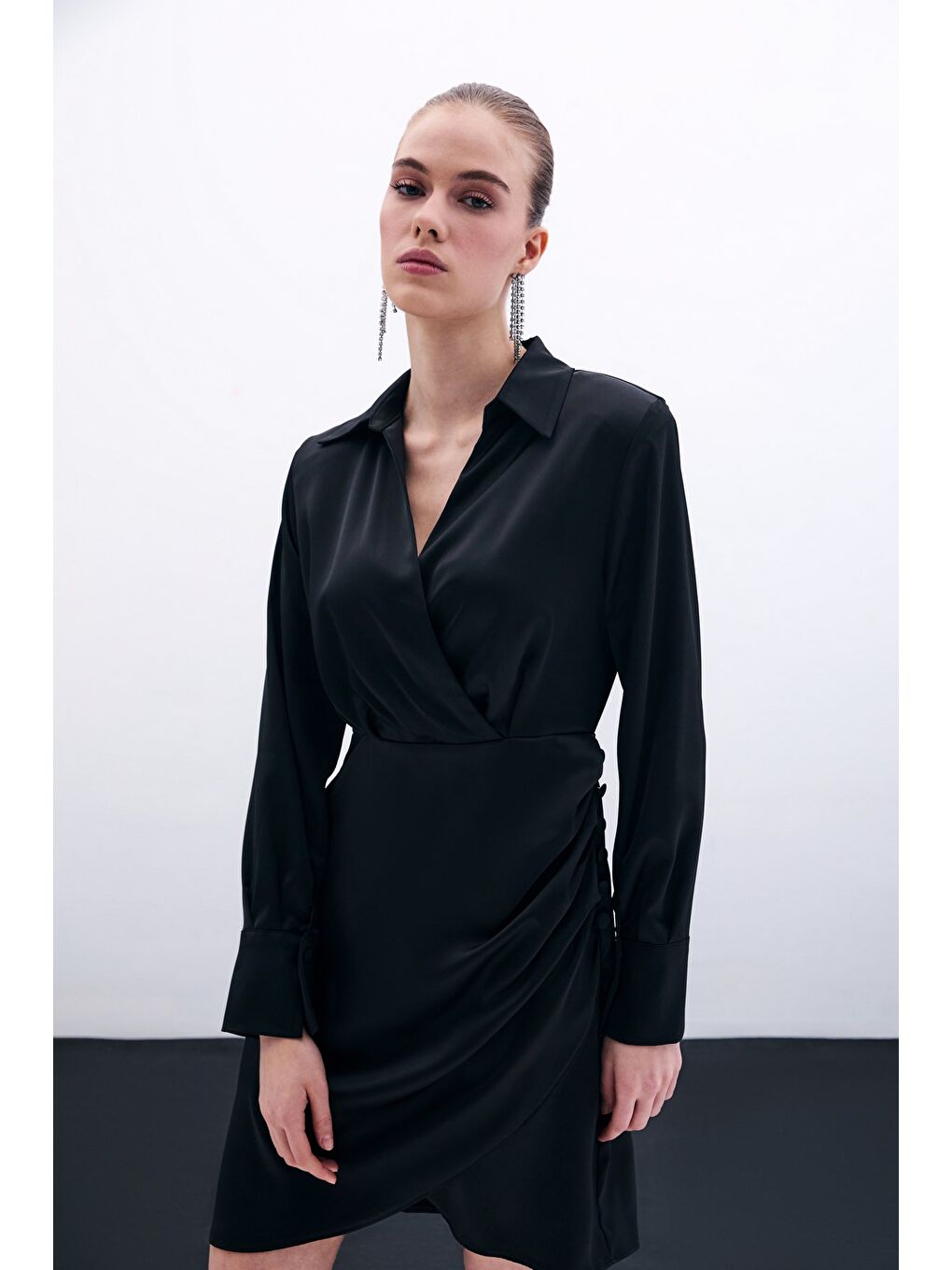 Kruvaze Saten Elbise - Siyah-5