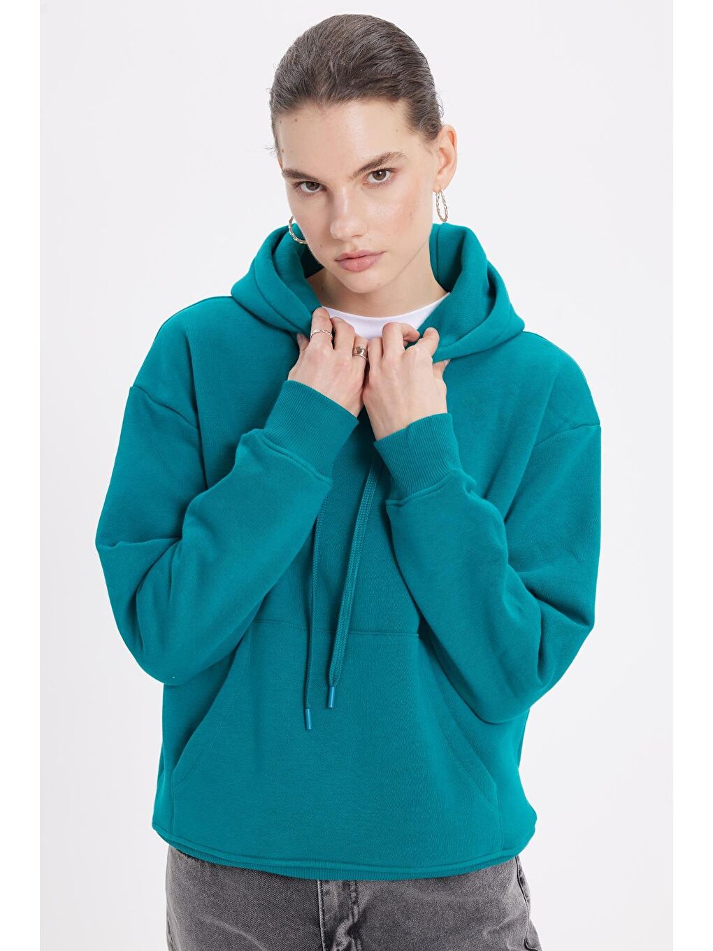 Kadın Oversize Geniş Kesim Pamuklu Yumuşak Dokulu İçi Polarlı Basic Yeşil Kapüşonlu Sweatshirt-4
