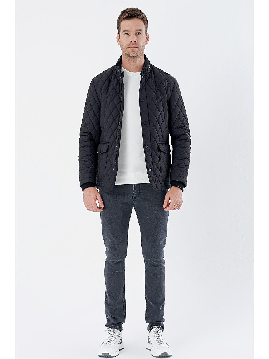 Siyah Kapitone Dik Yaka Astarlı Büyük Beden Comfort Fit Rahat Kesim Casual Mont 1007235265-4