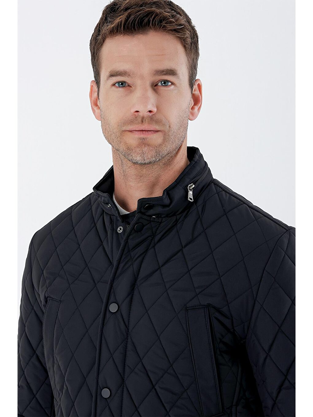 Siyah Kapitone Dik Yaka Astarlı Büyük Beden Comfort Fit Rahat Kesim Casual Mont 1007235265-5