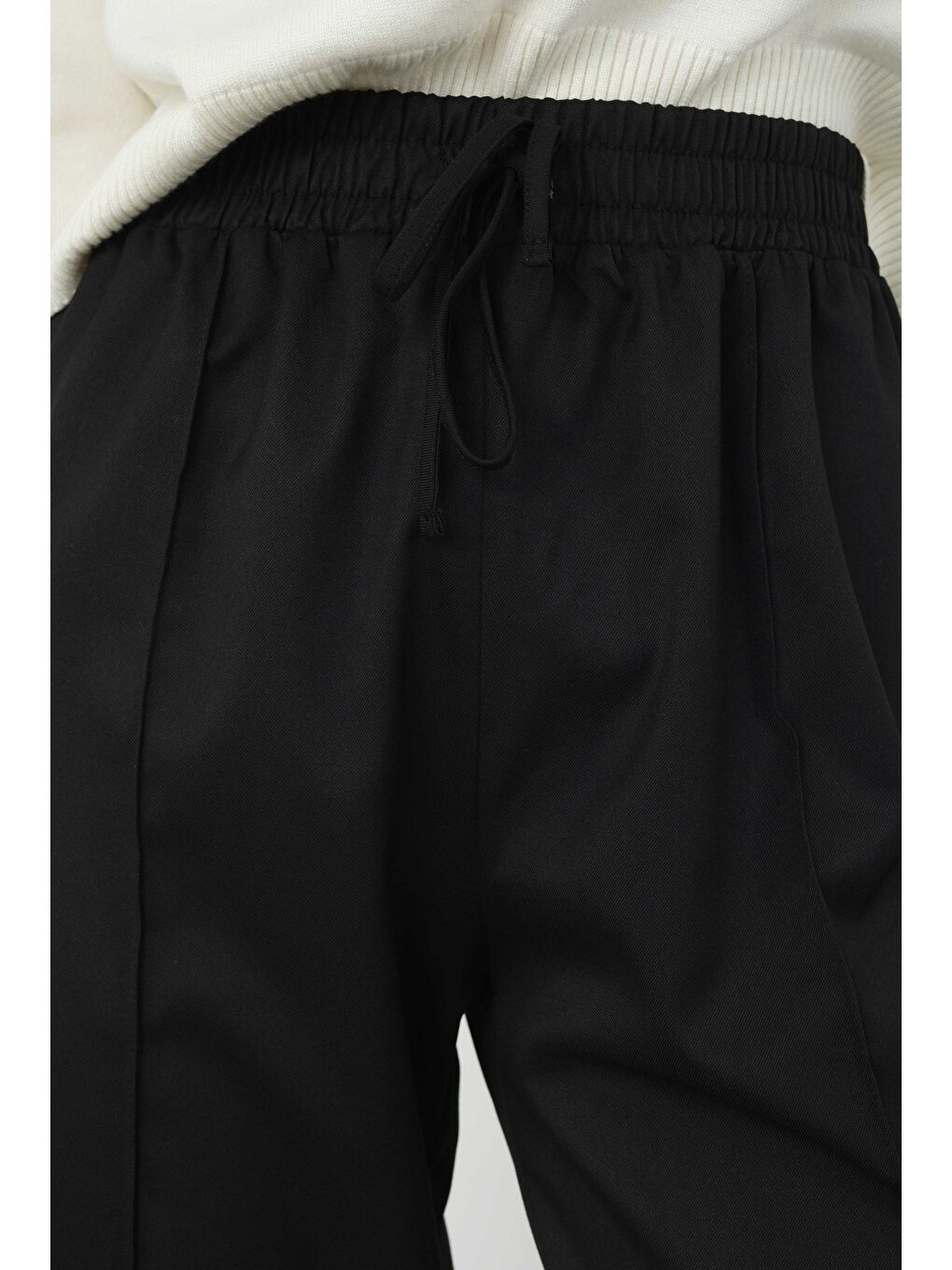 Önü Dikiş Detaylı Pantolon Siyah-1