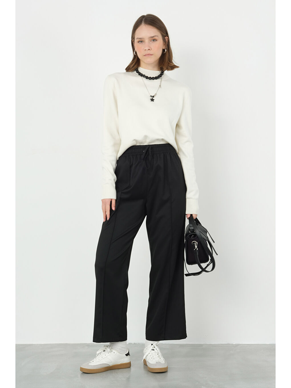 Önü Dikiş Detaylı Pantolon Siyah-2