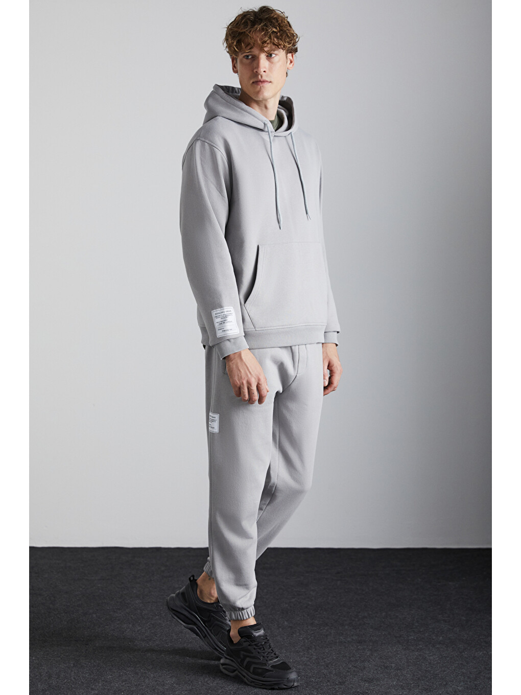 Ashbourne Erkek Oversize Fit Kanguru Cepli Lastikli Paça Kol Etiket Detaylı Gri Eşofman Takımı-3