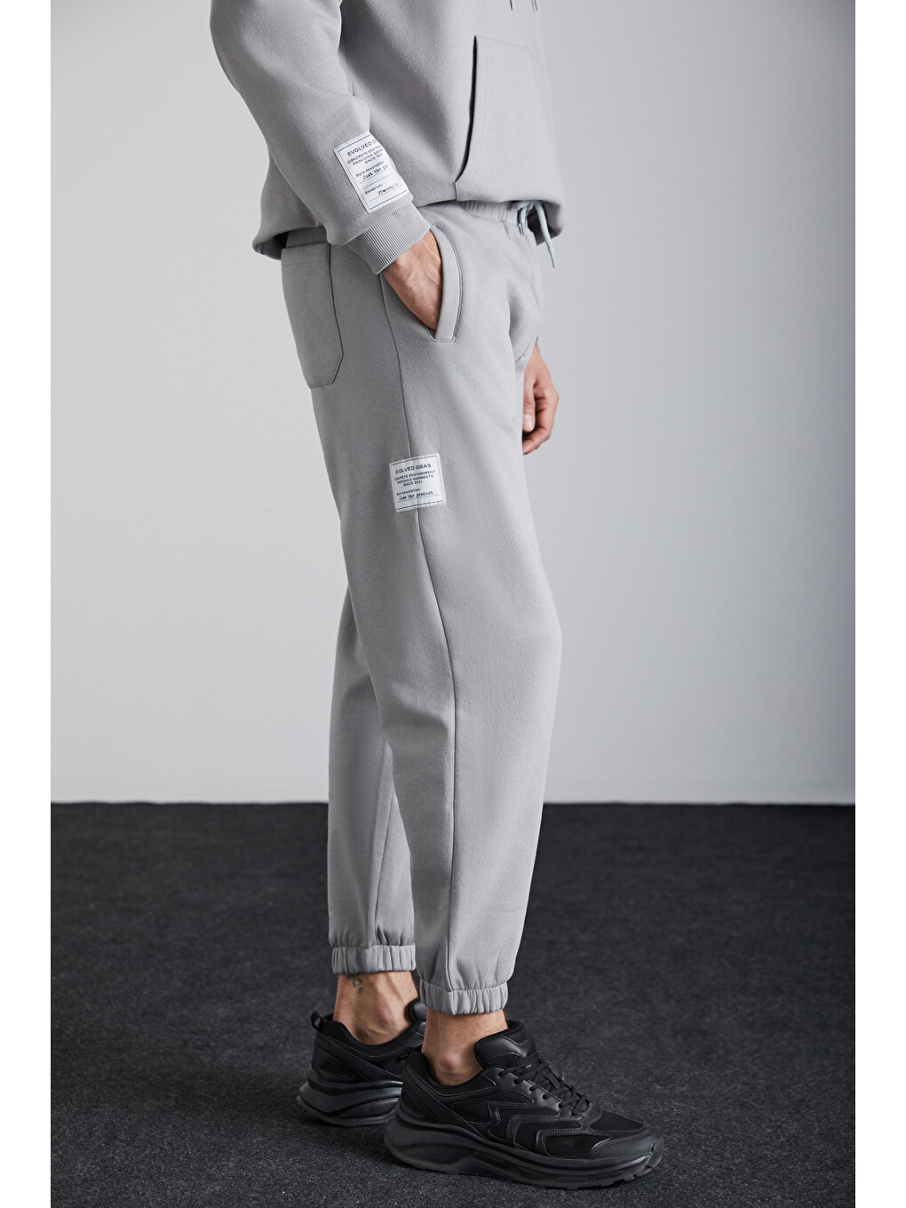 Ashbourne Erkek Oversize Fit Kanguru Cepli Lastikli Paça Kol Etiket Detaylı Gri Eşofman Takımı-4