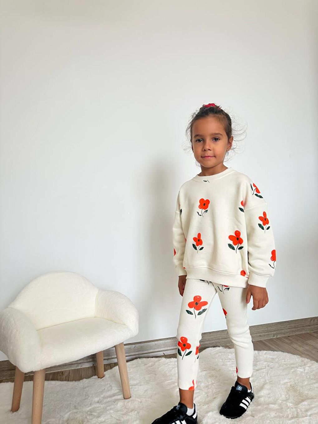 Kız Çocuk Pamuklu Ekru Kırmızı Çiçek Desenli Sweatshirt Ve Tayt Takım-3