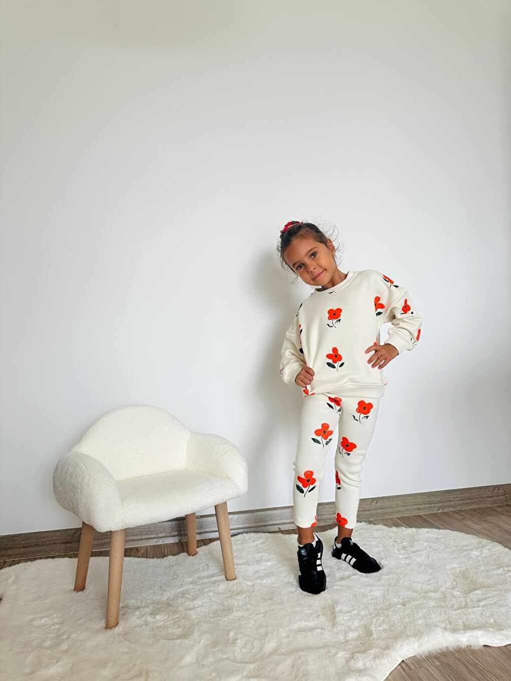 Kız Çocuk Pamuklu Ekru Kırmızı Çiçek Desenli Sweatshirt Ve Tayt Takım-4