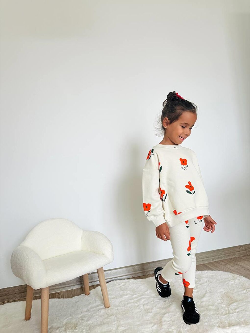 Kız Çocuk Pamuklu Ekru Kırmızı Çiçek Desenli Sweatshirt Ve Tayt Takım-5