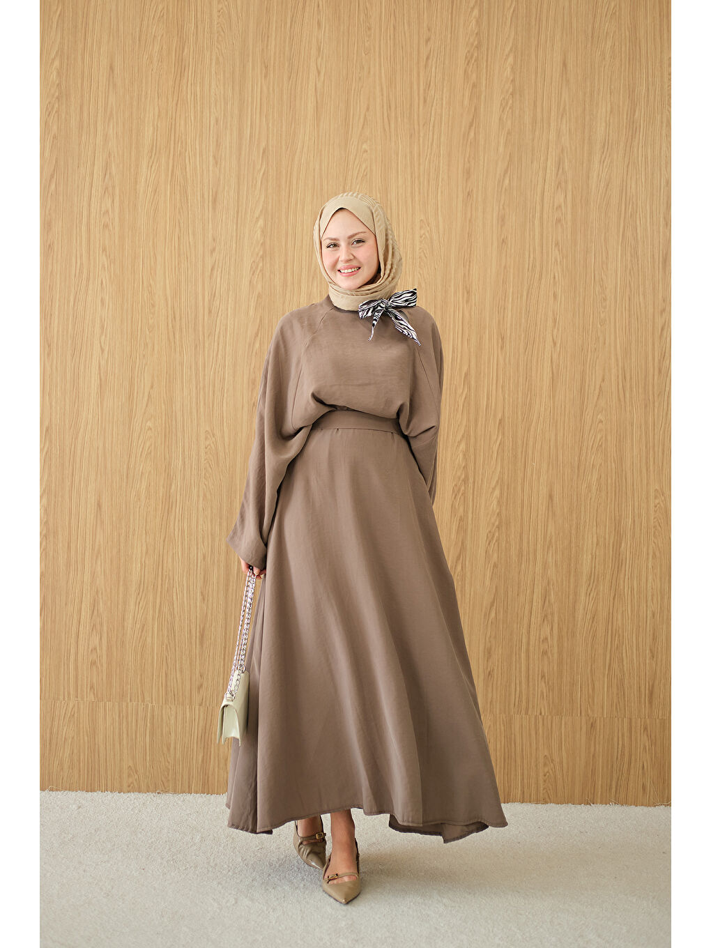 Kahverengi Kadın Pelerin Kol Yandan Fular Detaylı Takım Sütlü Kahve-1