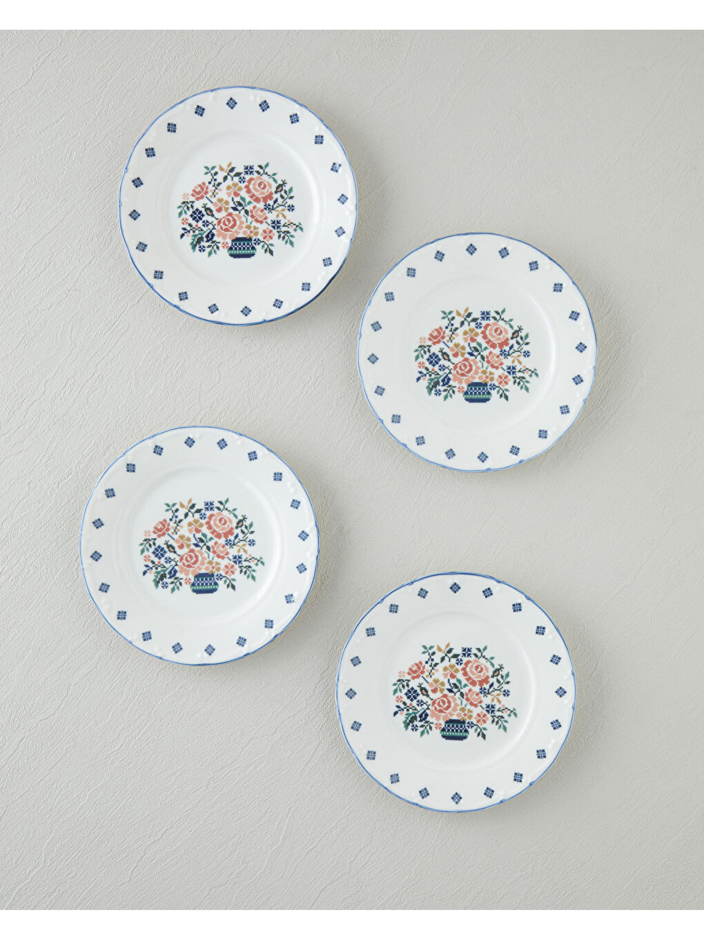 Beyaz Pixel T Porselen Pasta Seti 4'lü Renkli-1