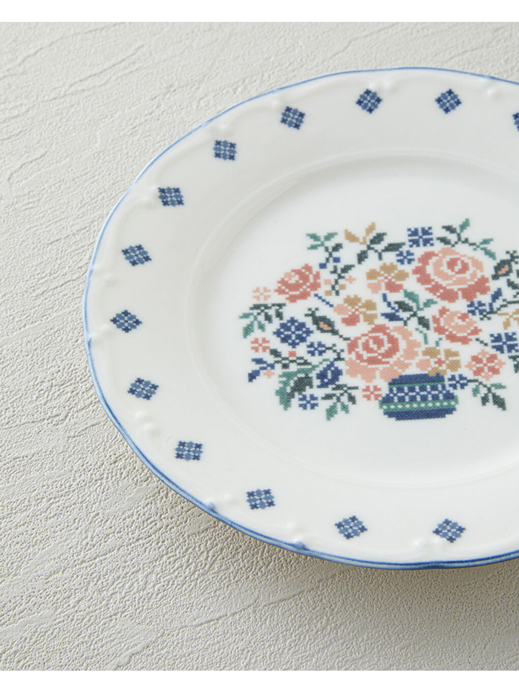 Beyaz Pixel T Porselen Pasta Seti 4'lü Renkli-2