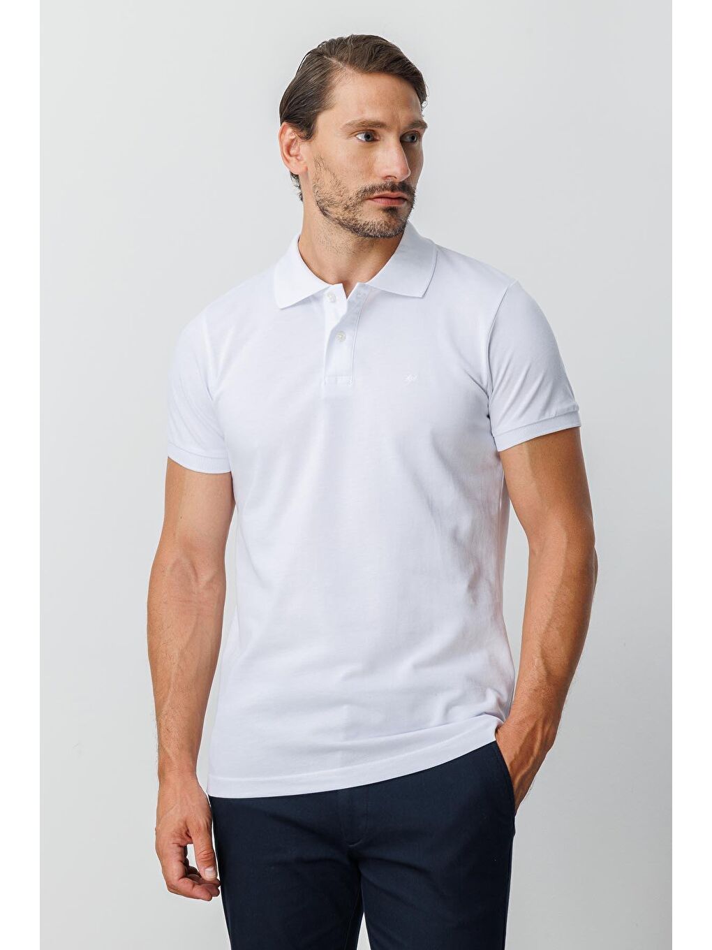 Beyaz Modern Fit Dar Kalıp Polo Yaka Düz Kısa Kollu %100 Pamuk Tişört
