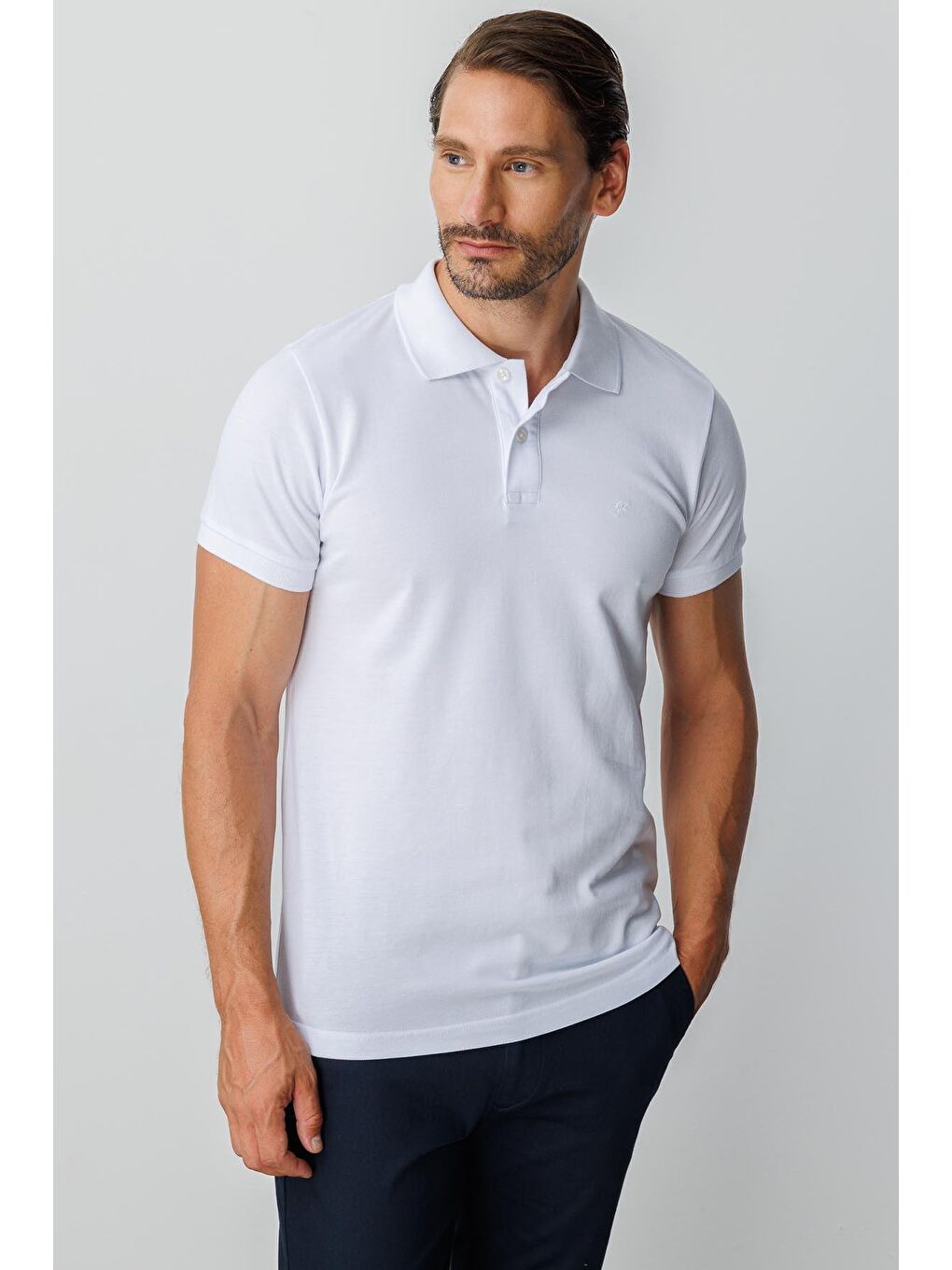 Beyaz Modern Fit Dar Kalıp Polo Yaka Düz Kısa Kollu %100 Pamuk Tişört-1