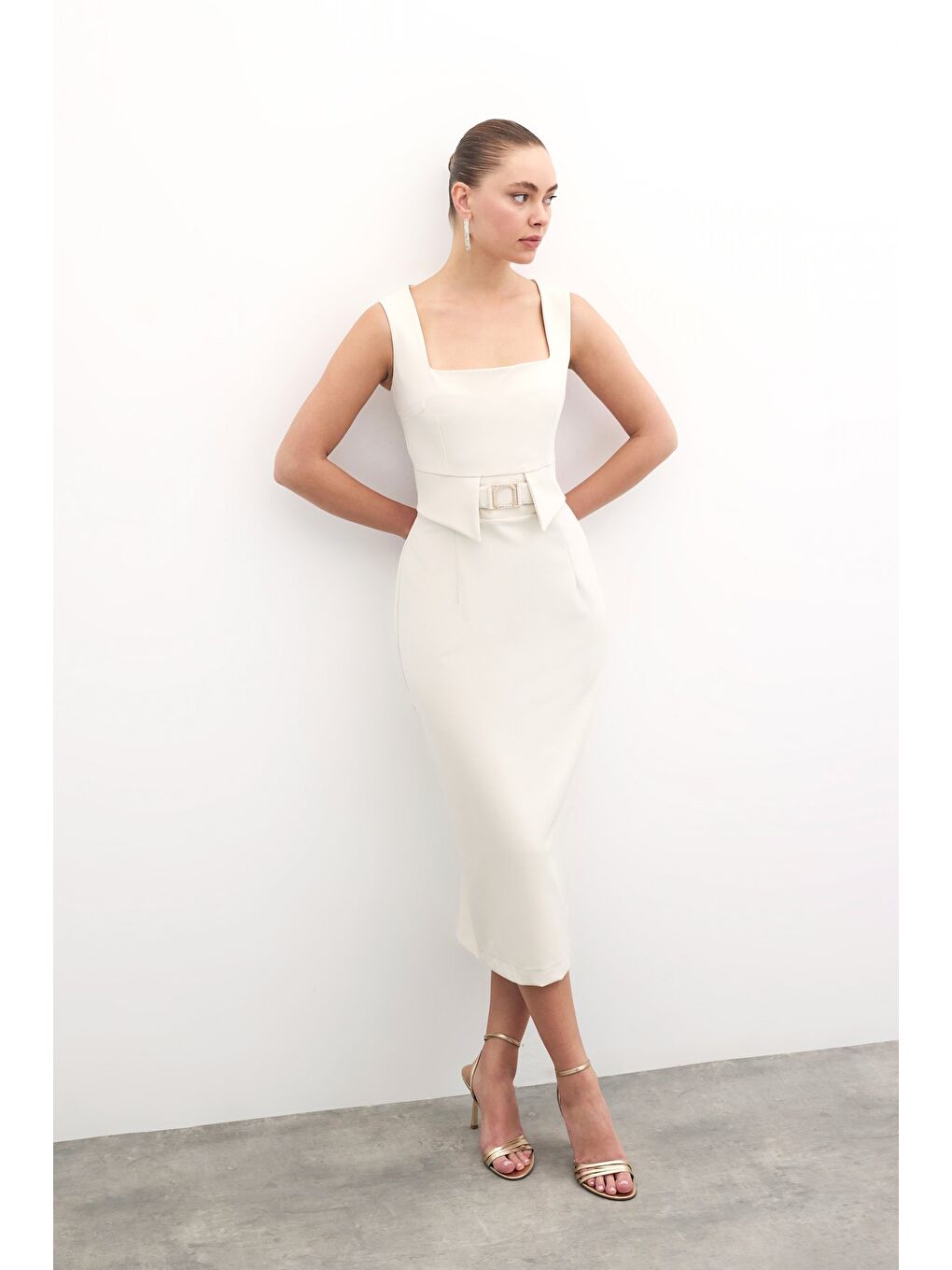 Bej Birleşik Aksesuarlı Kalem Elbise - Taş-3