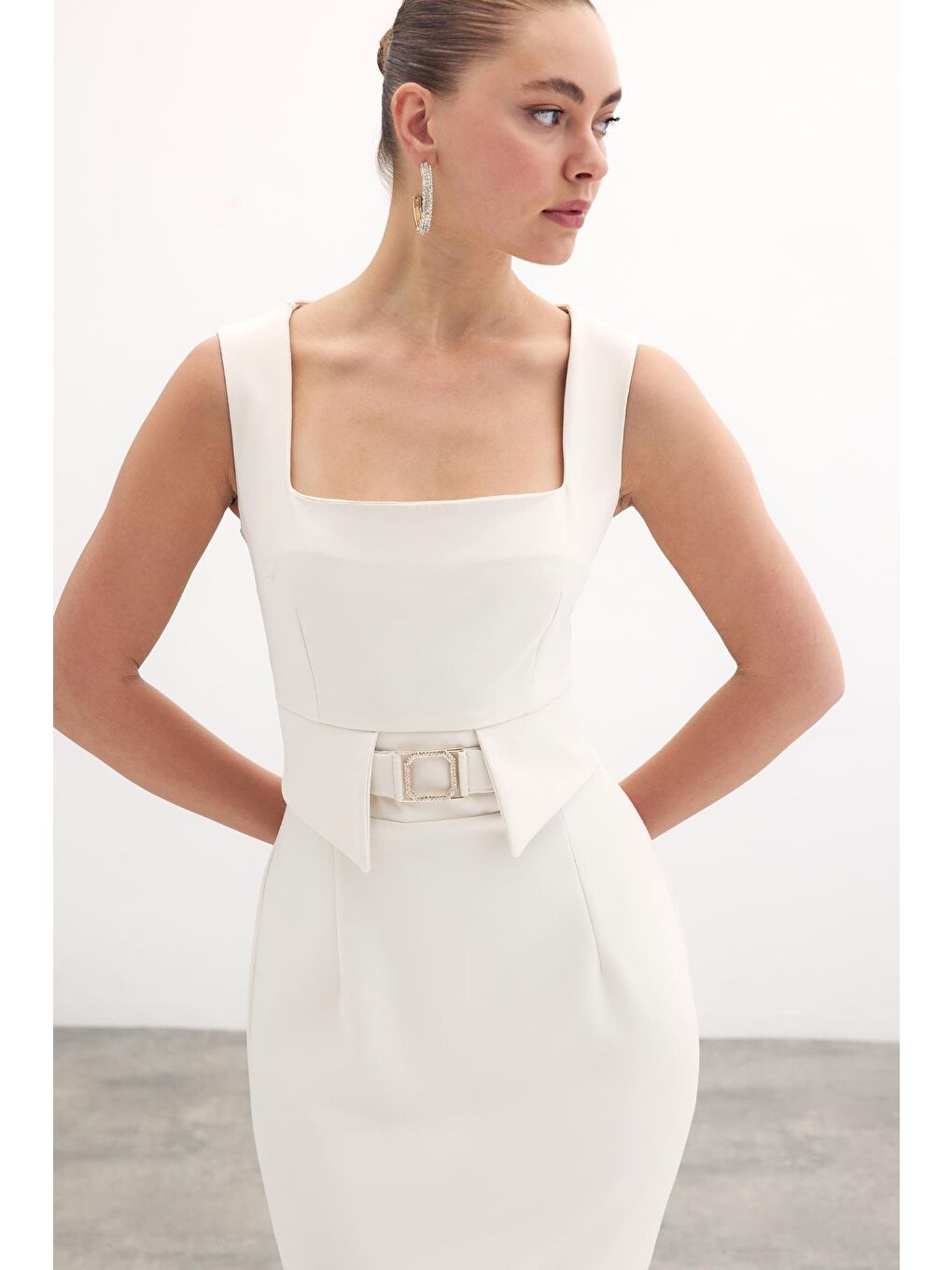 Bej Birleşik Aksesuarlı Kalem Elbise - Taş-5