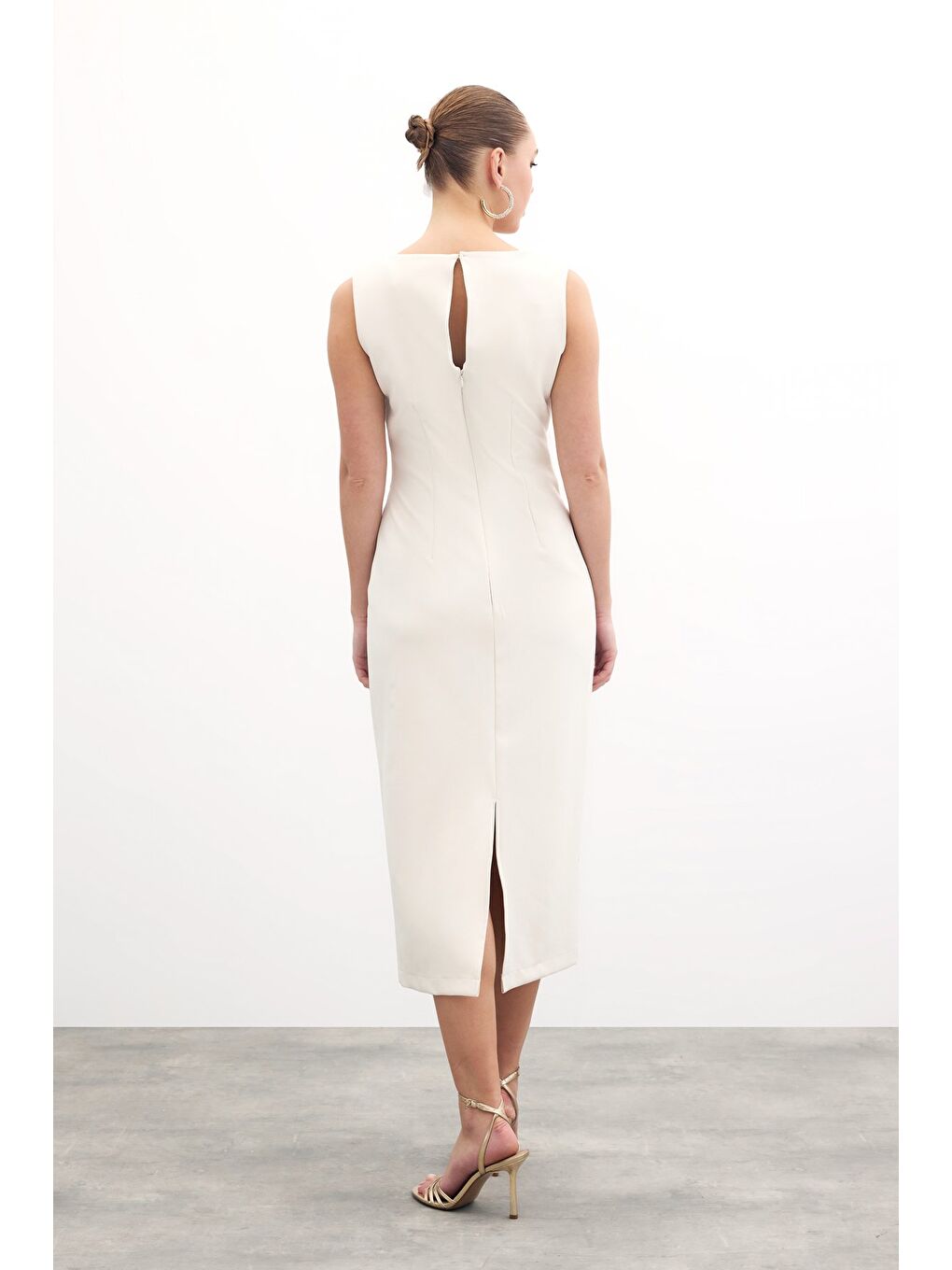 Bej Birleşik Aksesuarlı Kalem Elbise - Taş-7