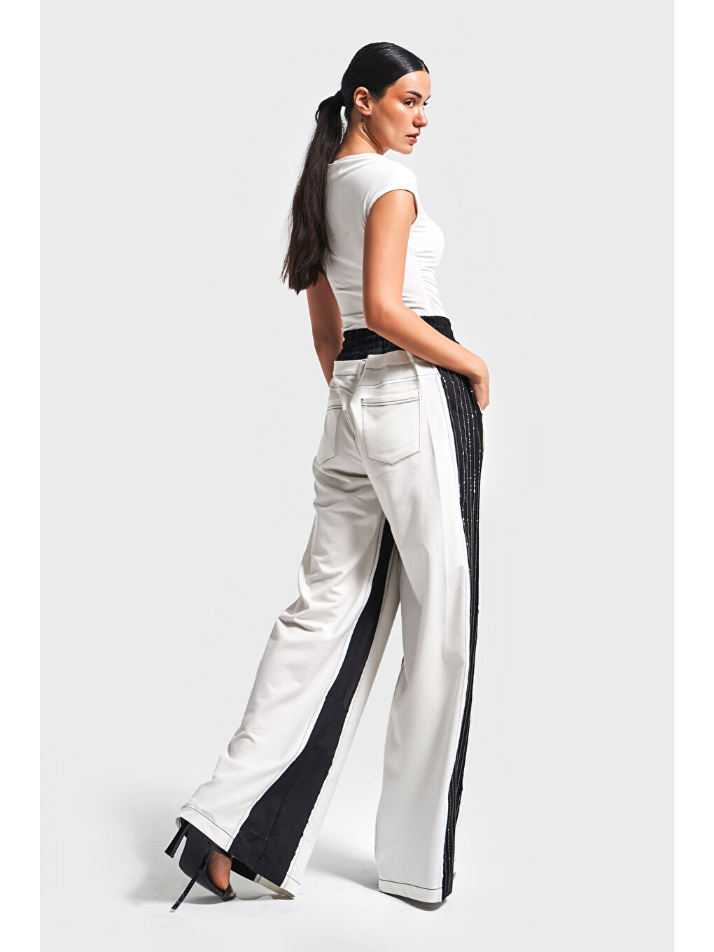 Kadın Ekru Renk Siyah Çizgili Kumaş Bol Kesim Çift Parça Tasarım Pantolon-2