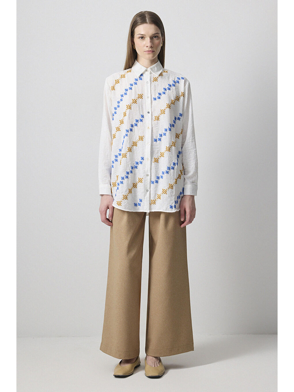 Ekru Nakış Detaylı Oversıze Gömlek