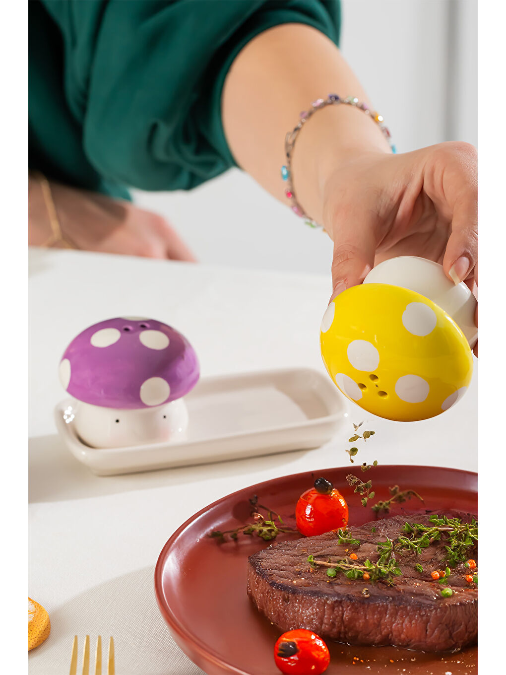 Beyaz Mıo-037 Mantar Motifli 2li Standlı Tuzluk Biberlik Seti-1