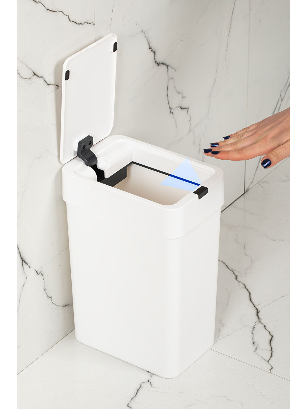 Beyaz Me-06 Hareket Sensörlü Sessiz Kapatma Çöp Kutusu Banyo Mutfak Banyo Çöp Kovası 2 adet AA Pil 9LT-2