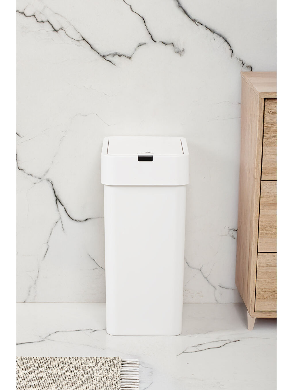 Beyaz Me-06 Hareket Sensörlü Sessiz Kapatma Çöp Kutusu Banyo Mutfak Banyo Çöp Kovası 2 adet AA Pil 9LT-3