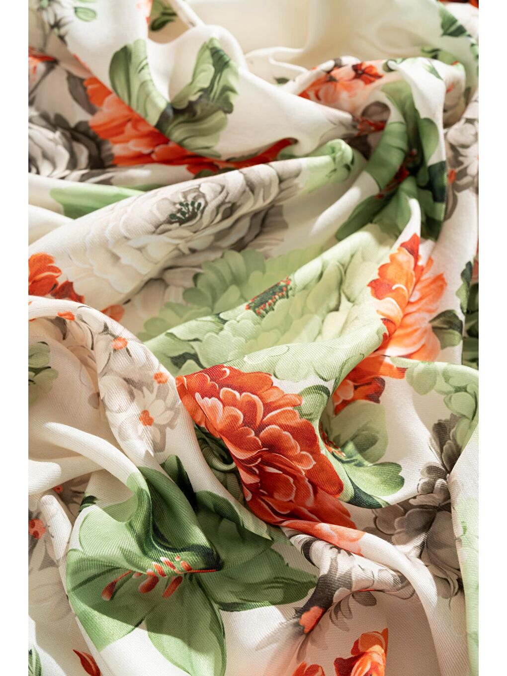 Yeşil Kadın Tesettür Digital Baskılı Gül Desen Eşarp-1