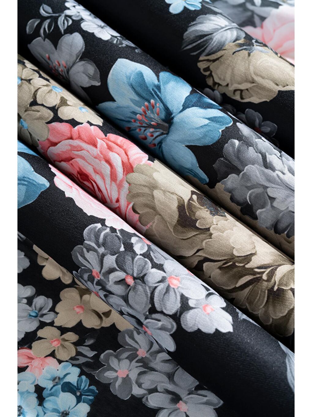 Siyah Kadın Tesettür Digital Baskılı Gül Desen Eşarp-2