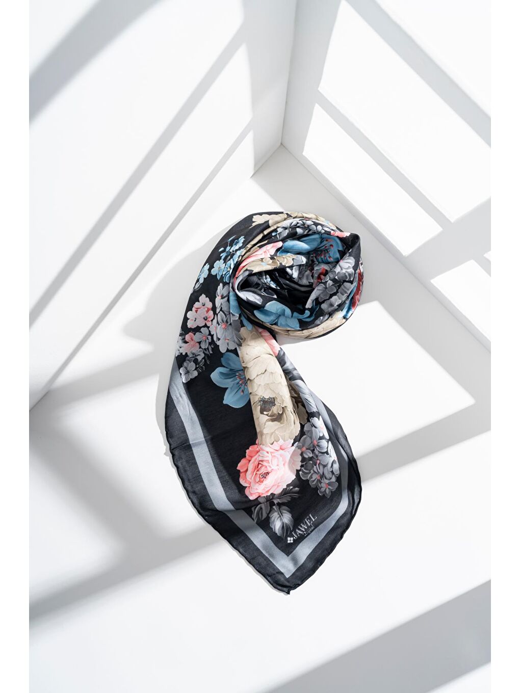 Siyah Kadın Tesettür Digital Baskılı Gül Desen Eşarp-3