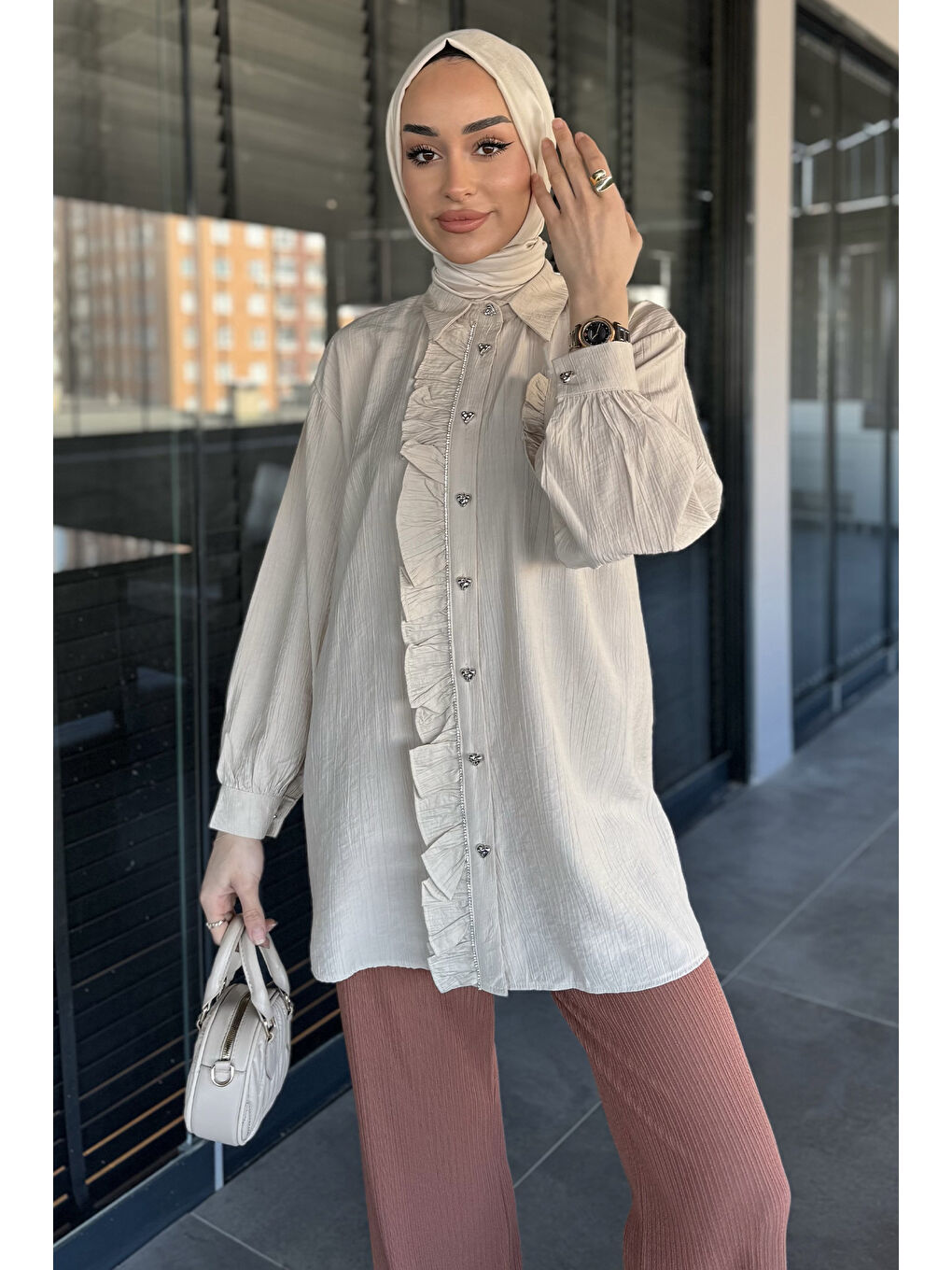 Bej Ön Taş Ve Fırfır Detaylı Tesettür Gömlek-2