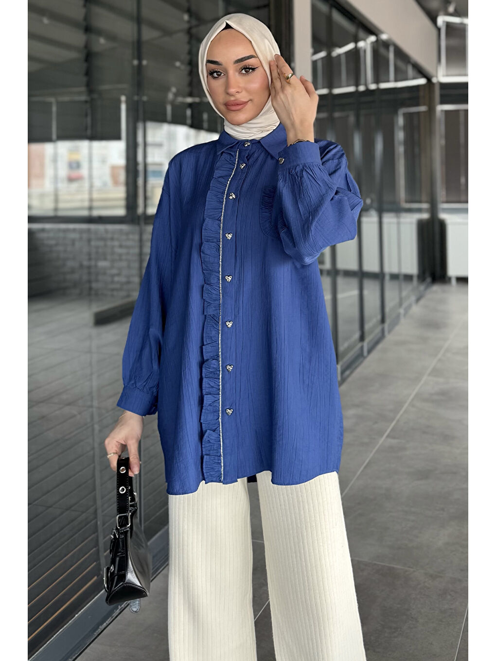 İndigo Ön Taş Ve Fırfır Detaylı Tesettür Gömlek-3
