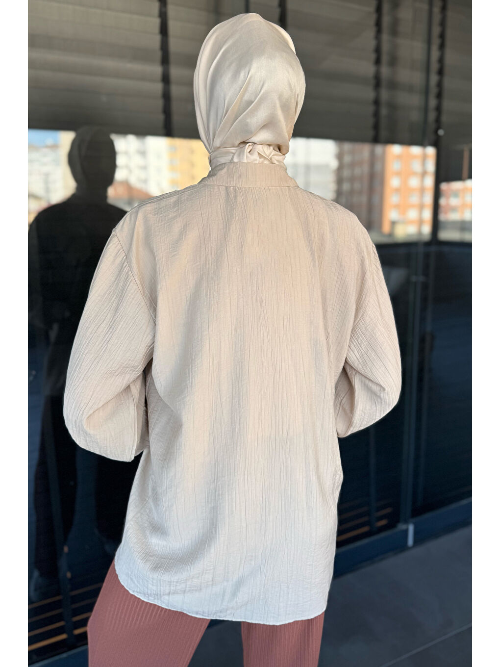 Bej Ön Taş Ve Fırfır Detaylı Tesettür Gömlek-7