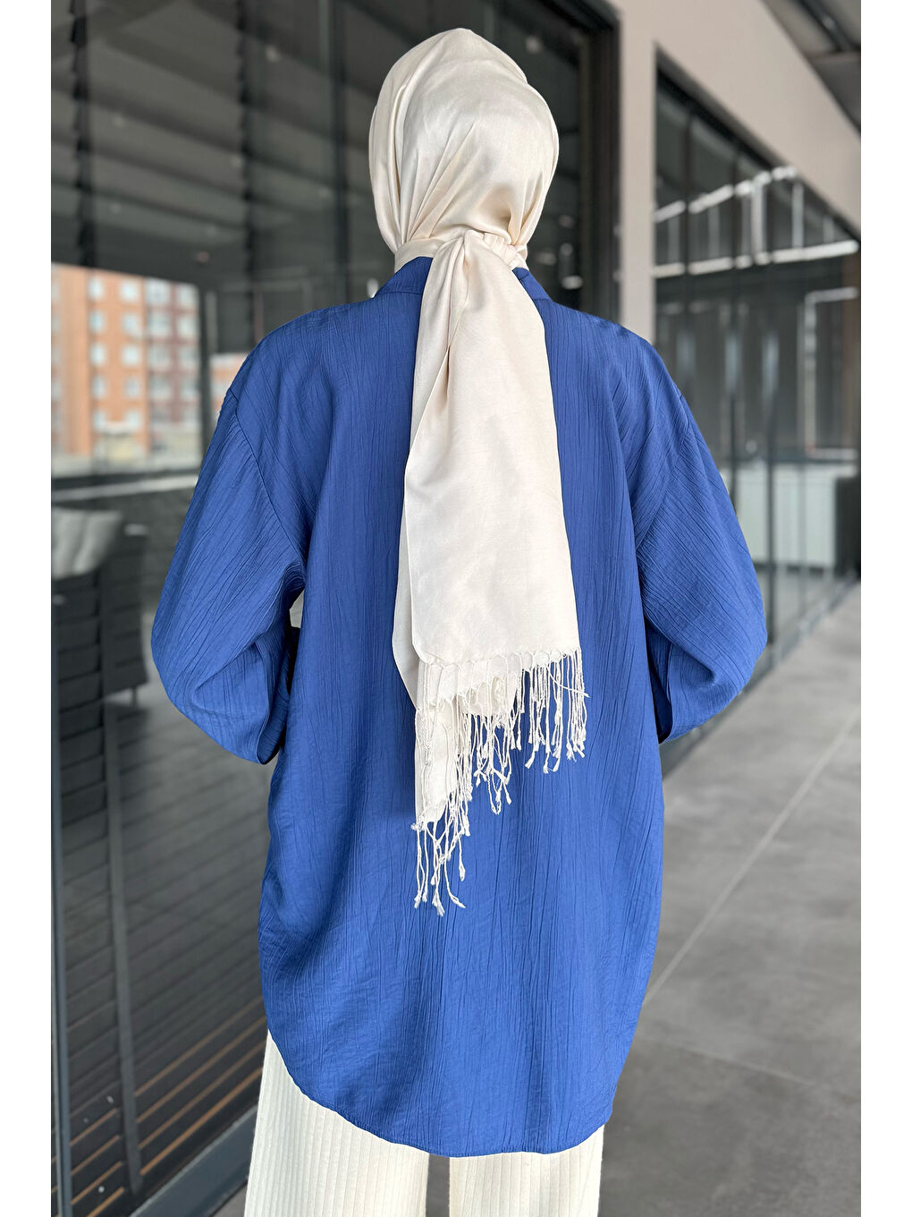 İndigo Ön Taş Ve Fırfır Detaylı Tesettür Gömlek-7